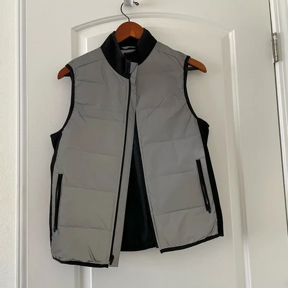 Gap Fit vest size L - Picture 1 of 6